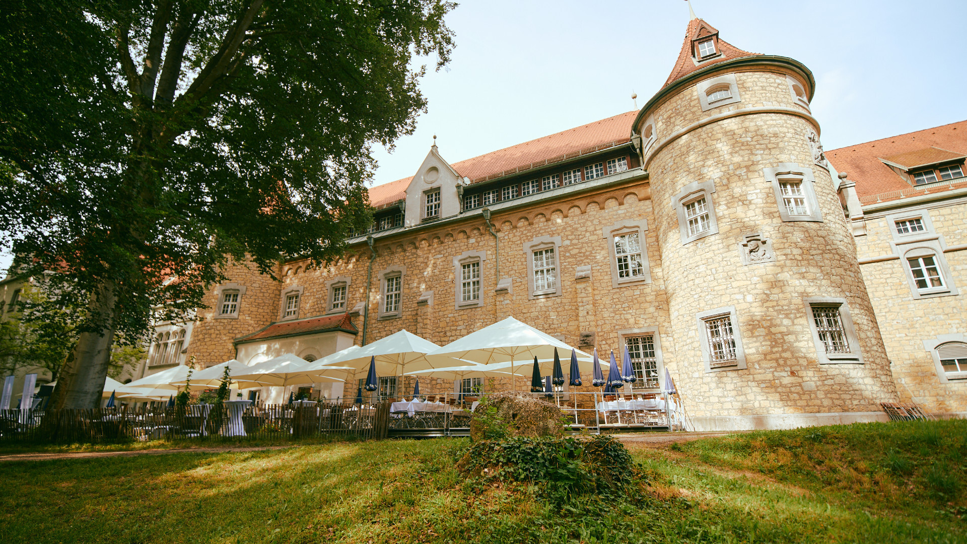 Historischer Biergarten im Brauhaus am Schloss